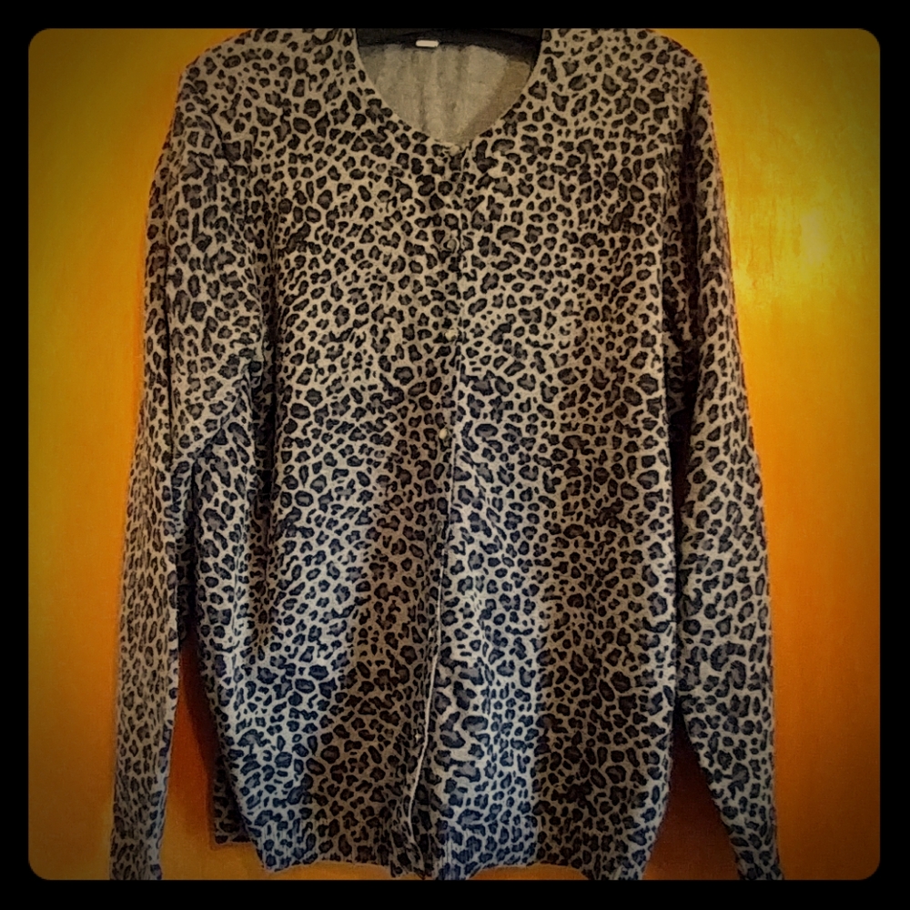 Leopard print cardigan in black and gray